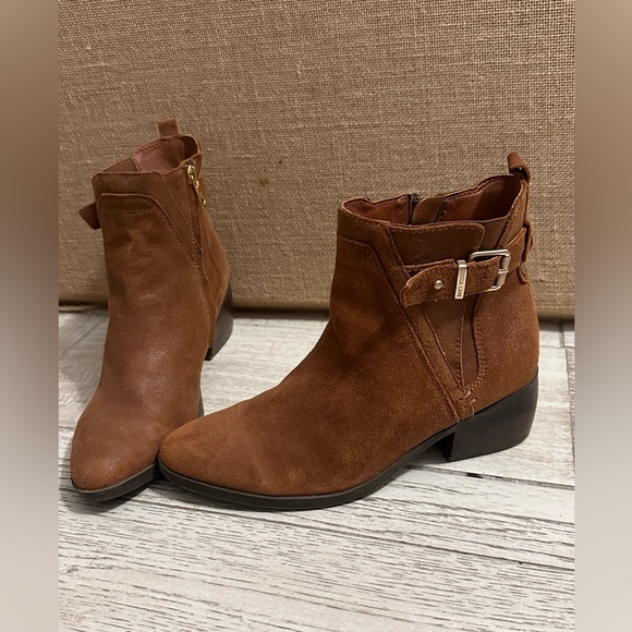 Lucca Lane Women's Meyna Terracotta Brown Suede Zip Gold Hardware Boots 8.5 EUC - Picture 3 of 9